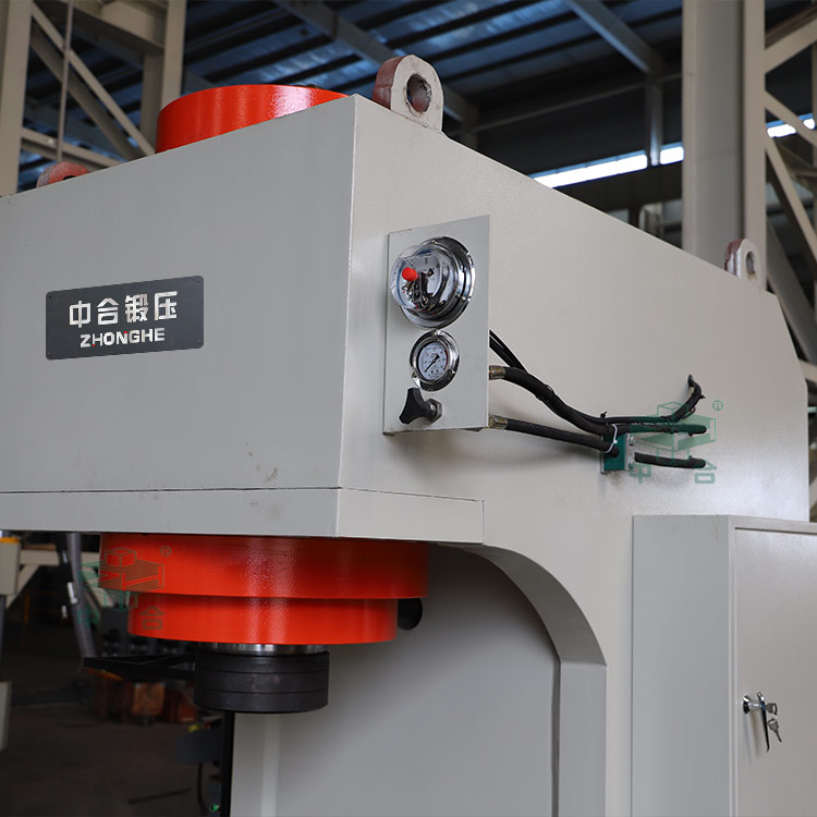 250噸單柱液壓機細節