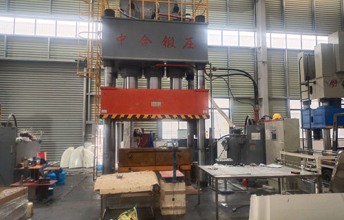 1500噸汽車導流罩成型液壓機